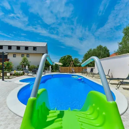 Cosy Holiday In With Swimming Pool Holiday home Polaca
