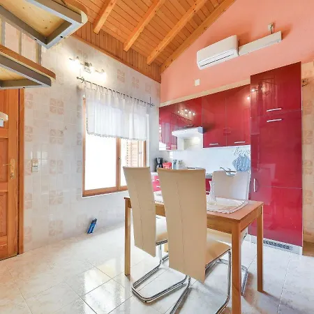 Cosy Holiday In With Swimming Pool Holiday home *