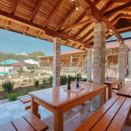 Cosy Holiday In With Swimming Pool Holiday home *