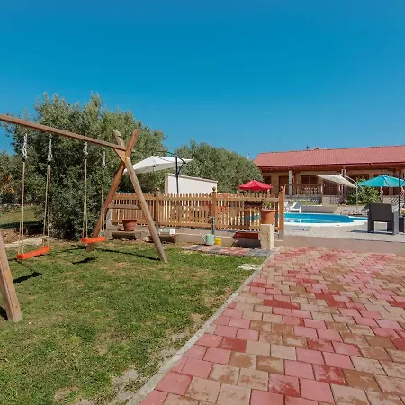 Cosy Holiday In With Swimming Pool * Polaca